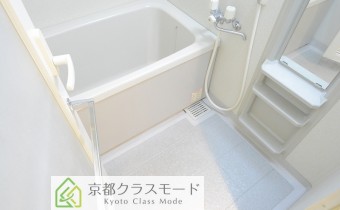 バスルーム　※室内写真は同マンション内の1LDKタイプのものです。