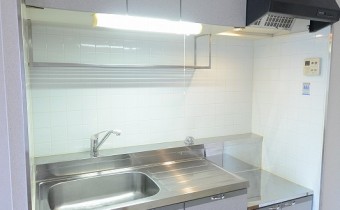 キッチン　※室内写真は同マンション内の1LDKタイプのものです。