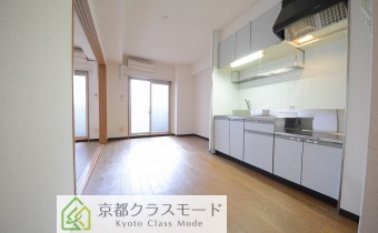 ※室内写真は同マンション内の1LDKタイプのものです。