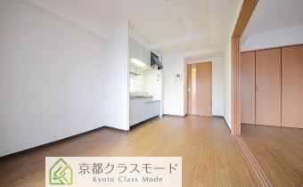 ※室内写真は同マンション内の1LDKタイプのものです。