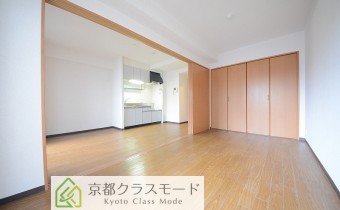 ※室内写真は同マンション内の1LDKタイプのものです。