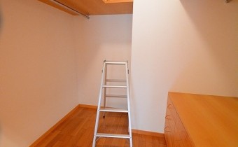 ウォークインクローゼットの中
