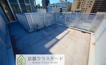 ルーフバルコニー・洋室10帖側・別アングル