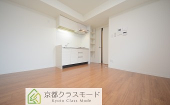 ダイニングテーブルや食器棚も置けます
