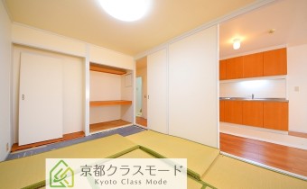 室内は綺麗にリフォームされます♪　※改装中の際の写真です。