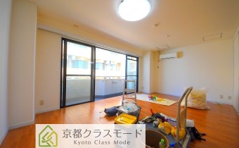 LDK 12　※改装中の際の写真です。