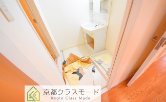 脱衣所　※改装中の際の写真です。