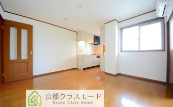 ※室内写真は同マンション内・別タイプの参考画像となります。