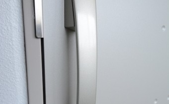 ダブルロック玄関ドア