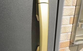ダブルロック玄関ドア