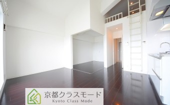 「最上階・ロフト付き」で天井も高く開放感のある室内です☆