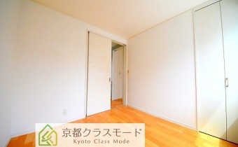 Room 6（真ん中）
