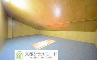 屋根裏収納スペース