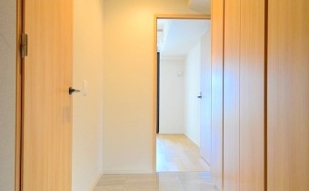 ※室内写真は同マンション内・別タイプの参考画像となります。