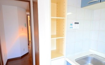 キッチン横・収納棚