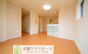 12.7帖あるLDKは「南向き」♪「高遮音床」や「ペアガラス」完備の快適なお部屋です！