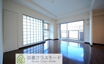 角部屋・窓数も多く明るい室内です☆