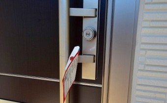 ダブルロック玄関ドア