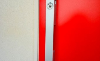 ダブルロック玄関ドア
