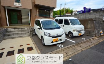 敷地内ガレージ・1台無料☆