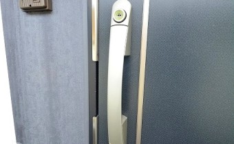 ダブルロック玄関ドア