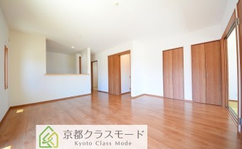 平成27年築の綺麗な一戸建てです♪設備も充実しています！