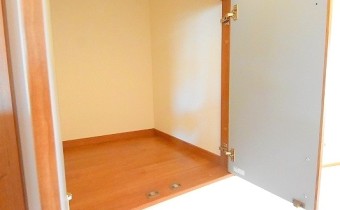 階段あがってすぐの収納