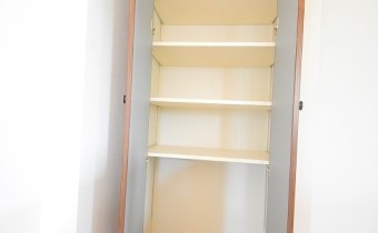キッチン横のパントリー
