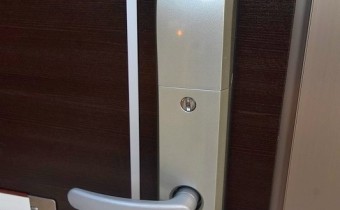 カードキータイプ玄関ドア