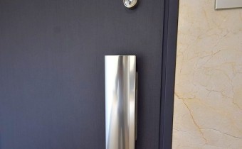 ダブルロック玄関ドア