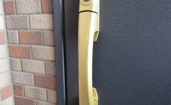ダブルロック玄関ドア