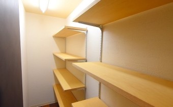 玄関横の収納スペース