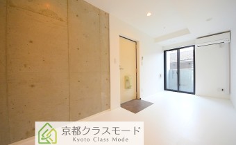 コンクリート打ち放しの壁がアクセントになっています♪