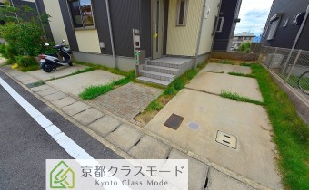 敷地内ガレージ2台付きです♪
