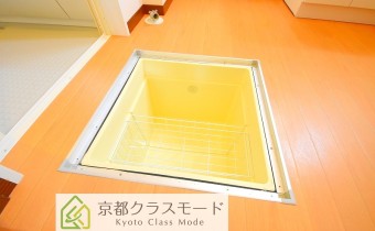 脱衣所の床下収納スペース