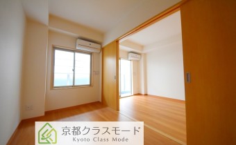 Room 4.8　
