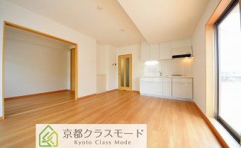 「大型ルーフバルコニー付き」の快適なお部屋です♪
