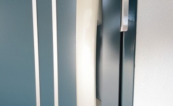 ダブルロックドア