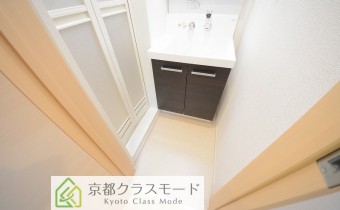 脱衣スペース※同マンション別タイプの写真です