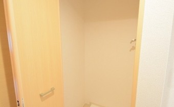 室内洗濯機置場※同マンション別タイプの写真です