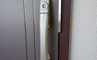 ダブルロック玄関ドア