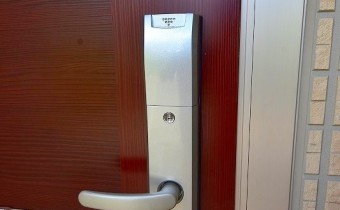 カードキータイプ玄関ドア
