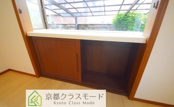 LDKの出窓下の収納スペース