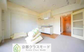 LDK10.7帖・別アングル　※全室フローリングに改装されます。