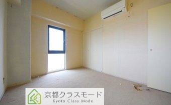 洋室5.7帖・別アングル　※全室フローリングに改装されます。