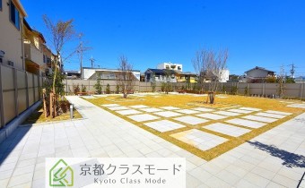 敷地内