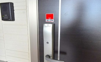 カードキータイプ玄関ドア