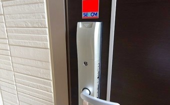 カードキータイプ玄関ドア