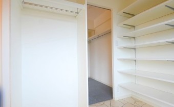 シューズクローゼット・別アングル