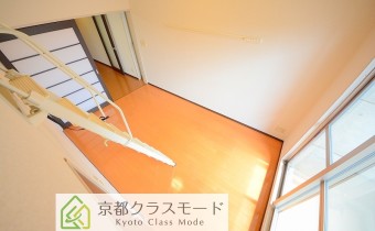 ロフトへのハシゴ